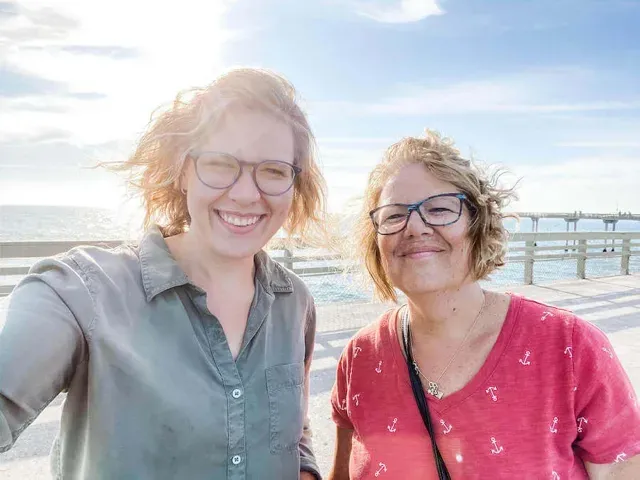 Mother-daughter travel nursing duo